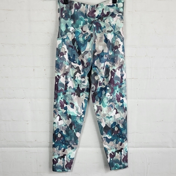 Spanx Booty Boost Active Athletic Crop Printed Camo Blue Pink Multi Medium - Picture 5 of 13